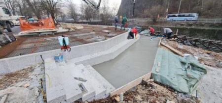 Ureditev trga pri glavni avtobusni postaji v Kamniku – postavitev skulpture mamut (4)
